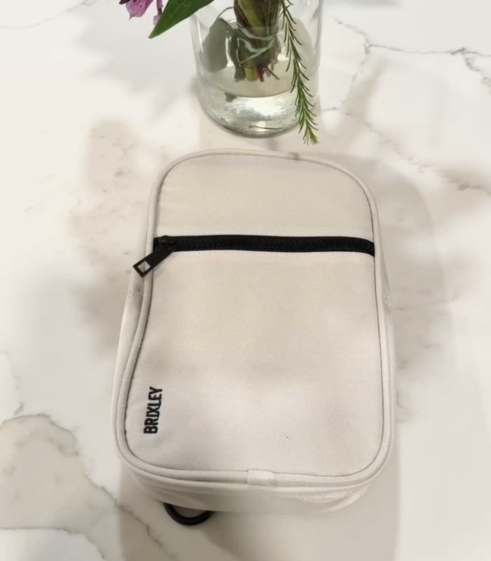 Flatlay image of the Brixley bag in the color coastal